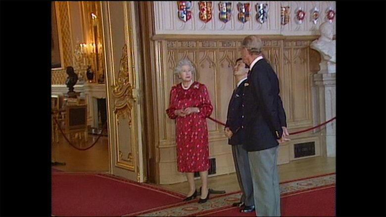 2001年、イギリスを訪問し、エリザベス女王と面会された天皇陛下