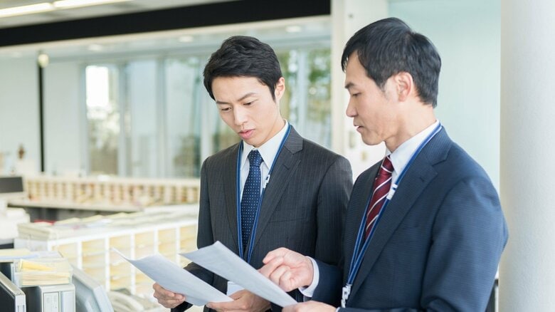 基本の報告、連絡、相談も大切（画像はイメージ）