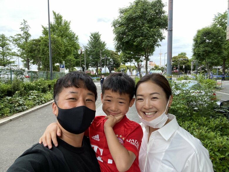 谷さんとご家族。谷さん「家族との時間を大切にしたい」