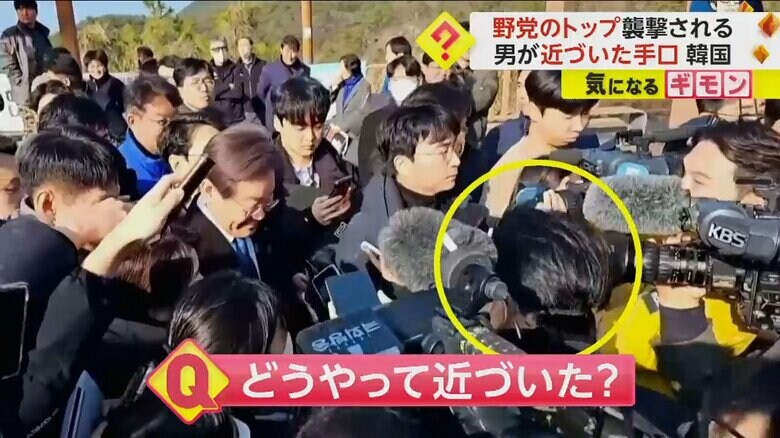 大勢の人がいる中で、李代表に近づく男