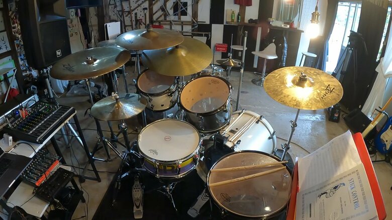 “手作りのスタジオ”でドラムスクール