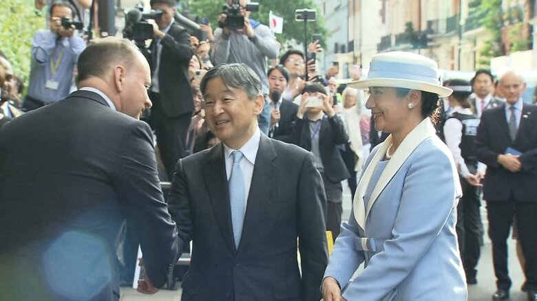 宿泊先のホテルに到着された両陛下