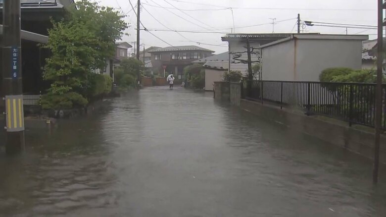 道路がまるで川のように…