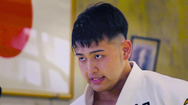 練習で汗を流す