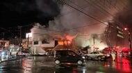 【騒然】函館・五稜郭近くの繁華街で激しく建物が燃える火事…見通し悪くなるほどの煙が