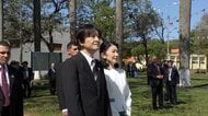 秋篠宮ご夫妻　日本人のパラグアイ移住発祥の地 ラ・コルメナを訪問　慰霊碑に花束を手向けられる