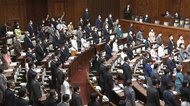 「3密」回避して国会再開 1席ずつ空けて着席