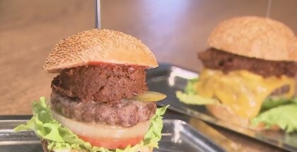 メニューもエプロンもTシャツも店ごと“サステイナブル” 地球に優しいハンバーガー店の挑戦