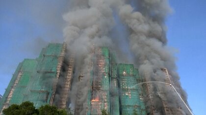 「妻に逃げなさいと伝えたが…」香港高層住宅火災279人と連絡とれず　“可燃性の発泡スチロール”で被害拡大か