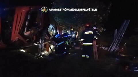 運転手の居眠りでバス横転か　12人死亡10人負傷　乗客57人と運転手2人乗車で高速道路を走行　ハンガリー