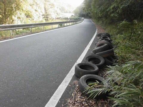 「いったい誰が、こんな場所に…」　道路脇に不法投棄　自動車の廃タイヤ３５本見つかる　広島・福山市【広島発】