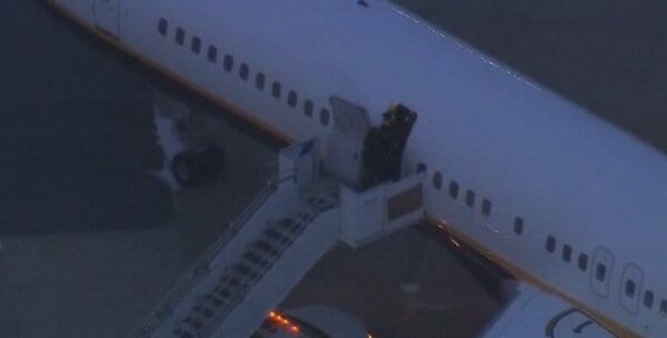 速報】拘束されたベネズエラのマドゥロ大統領がニューヨークに到着 副