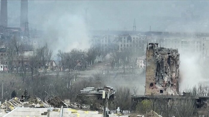 ロシア軍に攻撃されるマリウポリ