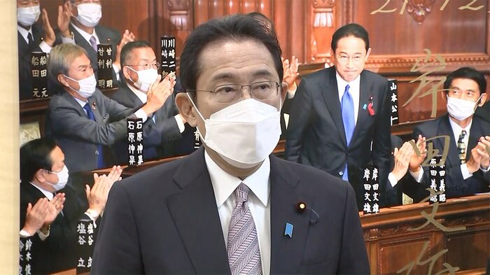 取材に応じる岸田首相(午後3時ごろ)