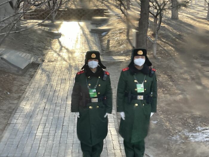 鳥の巣周辺の警備も厳しかった