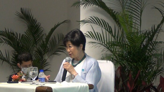 マラヤ大学で講演する小池知事(2日)