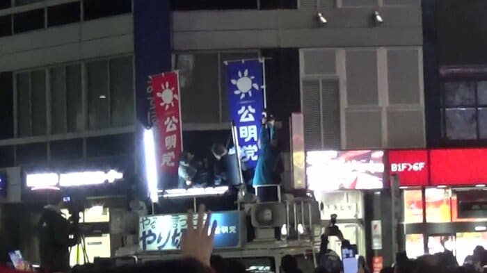 公明党の街頭演説会には多くの観衆が