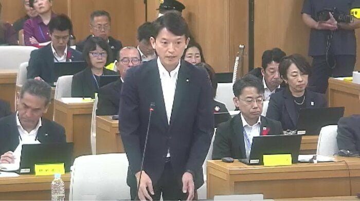 答弁する斎藤知事(10月20日 兵庫県議会HPより)