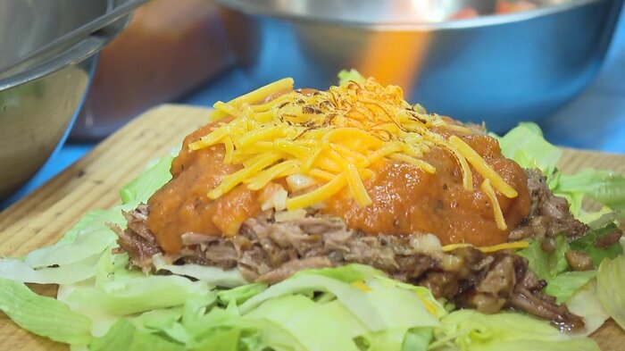 メキシコ料理「カルニタス」を使ったタコス