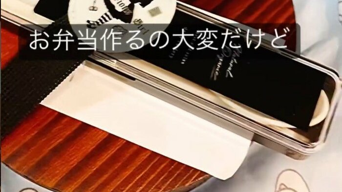 空のお弁当に一枚の手紙。裏返すと…