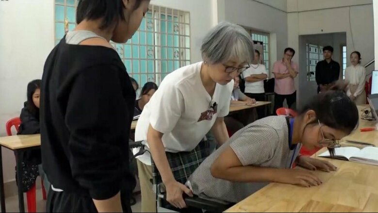 富山型デイサービスは国境を越える！？　カンボジアで始まった一人ひとりに「寄り添う介護」の伝道｜FNNプライムオンライン