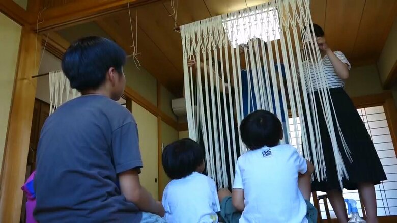 小豆島に古くから伝わる風習「負い縄そうめん」　編んだ生そうめんを飾り先祖にお供え【香川発】｜FNNプライムオンライン