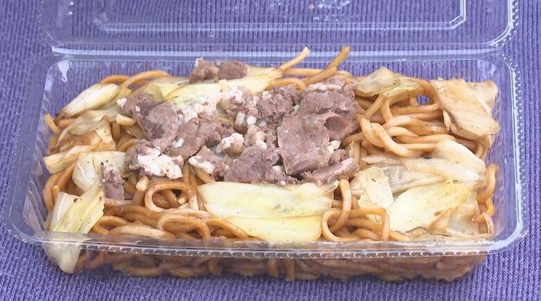 くせになる味　長野・伊那市で「ローメンまつり」　蒸し麺とマトン、キャベツを使った麺料理　80年ほど前から伊那地域で親しまれる　「100年フード」にも認定｜FNNプライムオンライン