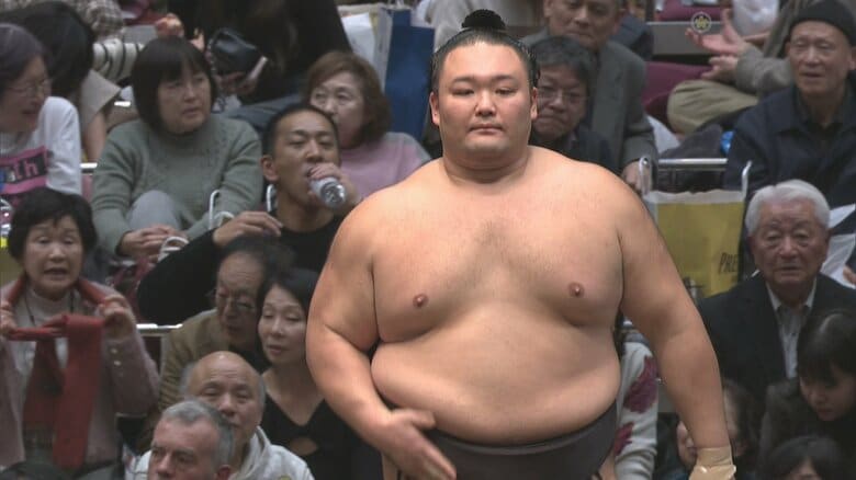 朝乃山が「通算400勝」の節目　竜電を寄り切り4連勝【大相撲初場所 4日目結果】｜FNNプライムオンライン