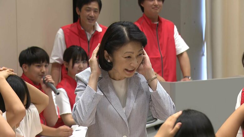 紀子さまが小学生と「血育かるた」で交流　１枚札取りにも成功　献血を学ぶセミナー｜FNNプライムオンライン