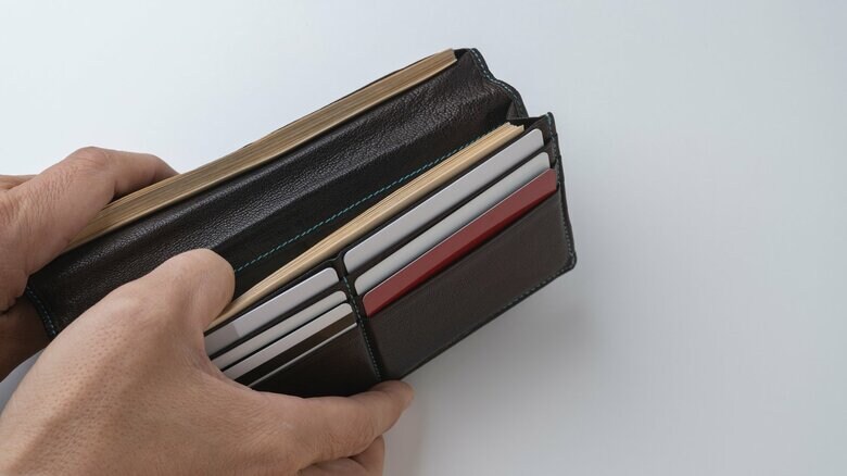 遺品から財産に関するヒントが出てくることも（画像はイメージ）