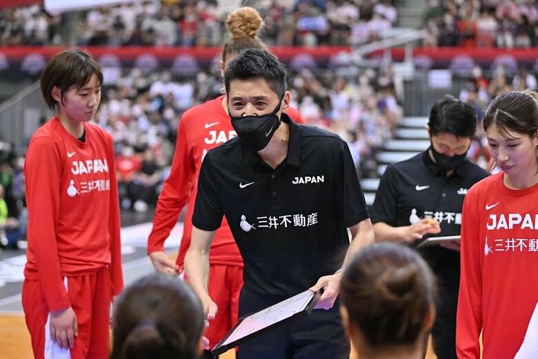 「COUNTER BASKETBALL」をテーマに掲げる恩塚亨HC（C）JBA