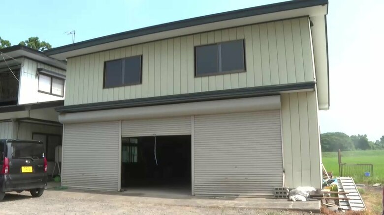 クマがシャッター壊し約1時間とどまった車庫