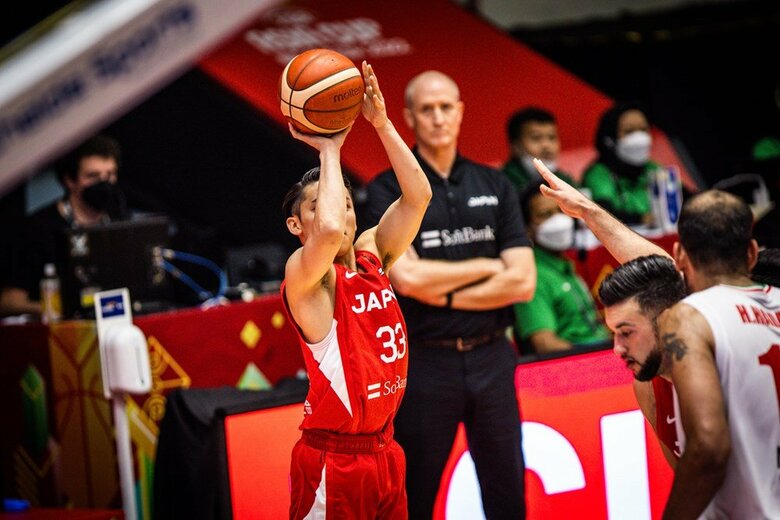 富永選手とのコンビネーションを決めた河村勇樹選手（7月17日、対イラン戦より）（C）FIBA
