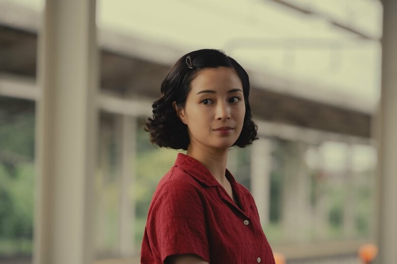 映画「遠い山なみの光」©2025 A Pale View of Hills Film Partners