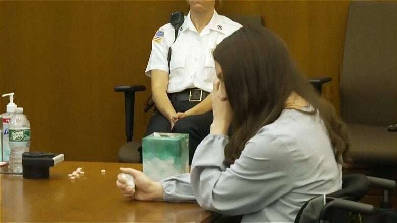 裁判で涙を流したクランシー被告（2026年8月27日）