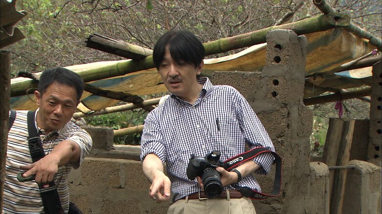 ベトナムで家禽を調査された秋篠宮さま　2012年