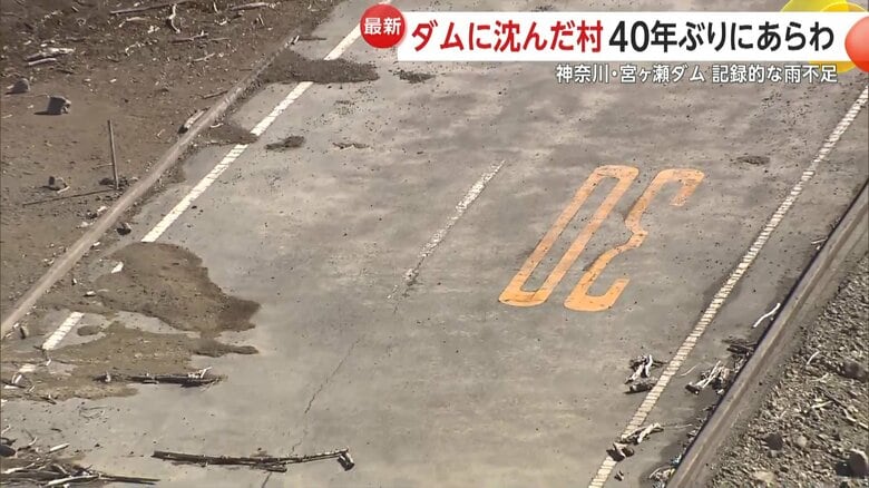 道路には30kmの制限速度表示が残っていた