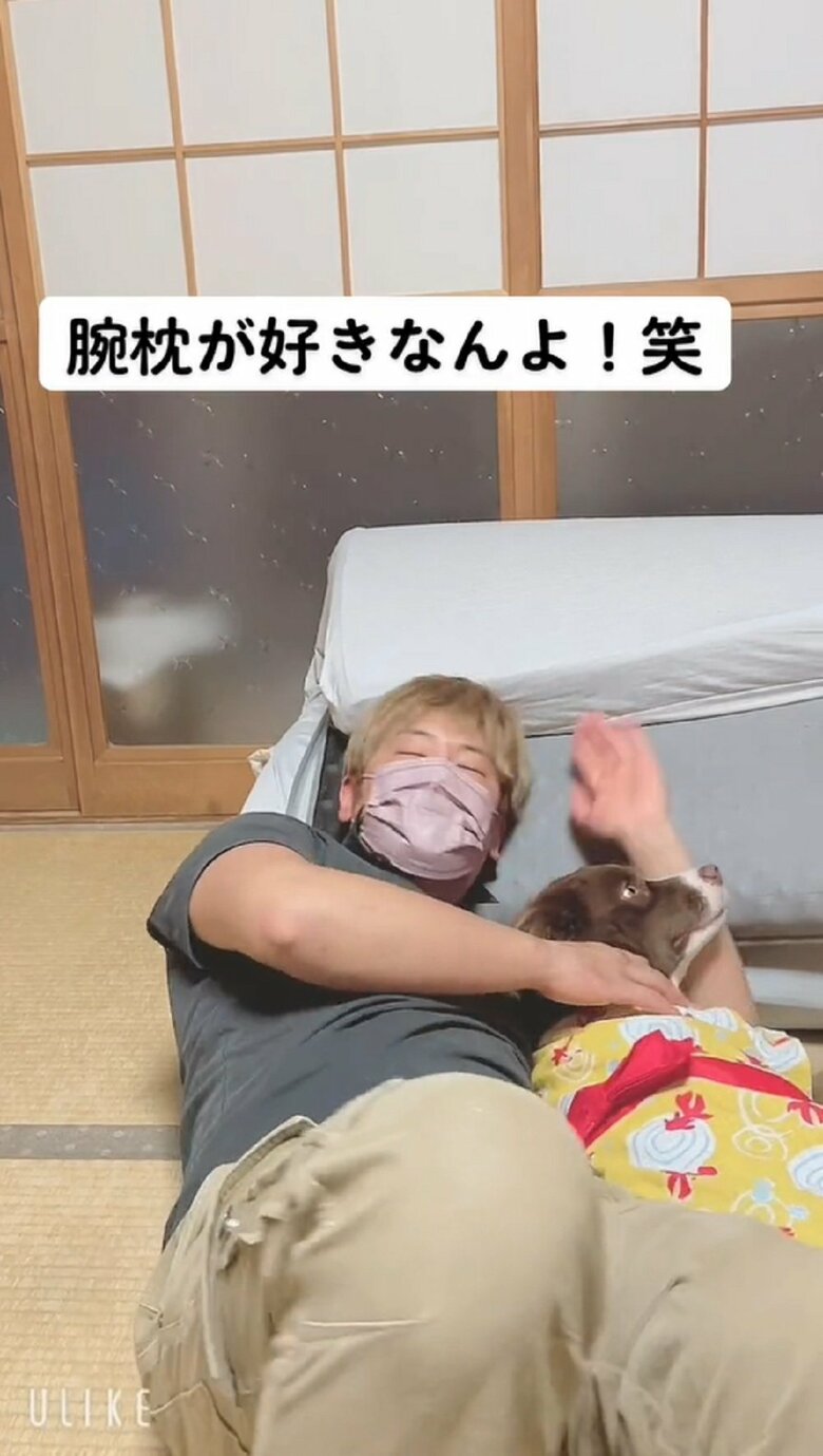 トモさんがよいしょと寝返りをうつ