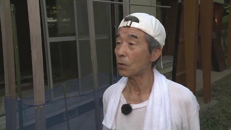 家の中の浸水被害について話す楢山町内会・伊藤達男会長