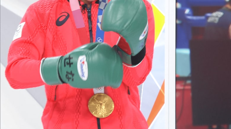 アマガエルをモチーフにした「せなグローブ」