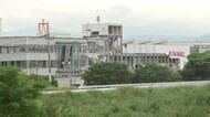 従業員7人死亡のイオンモール熊本　店の前には花やメッセージボード　手合わせる人も　熊本地震発生から1週間