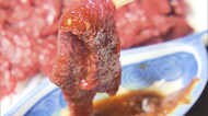 会津のソウルフードを召し上がれ!特製ダレで食べる“馬刺し”に“まんじゅうの天ぷら”【福島発】
