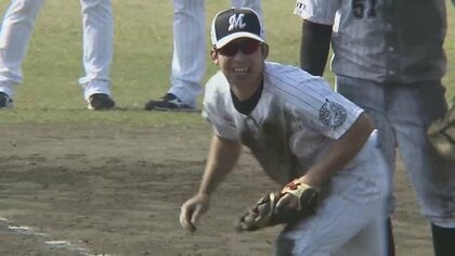 ロッテ菅野剛士に洗礼…強烈ノックで全身泥だらけ