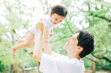 父親の積極的な育児参加が思春期の“メンタルの不調リスク”を低減！？理由を研究者に聞いた