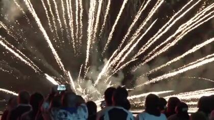 ７月開催は今年で最後「広島みなと 夢 花火大会」　１万発の花火が夜空彩る　来年は９月開催に