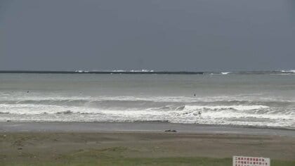 【台風中継】台風15号まもなく関東上陸へ　「急に波が強くなって怖い思い」と話すサーファーも　茨城・大洗町