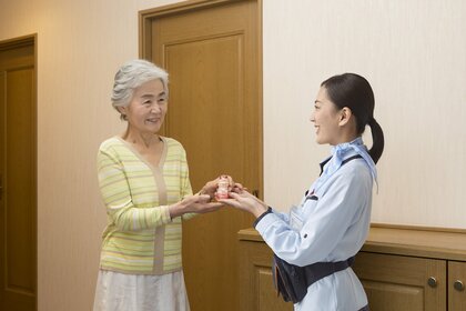 東京ヤクルトのヤクルトレディ約１，７００名が認知症サポーターとして活動。「高齢者のゆるやかな見守り」実践の成果を事例発表（第２７回日本認知症ケア学会大会）