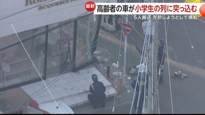 近くの建物も大きく傷ついていた