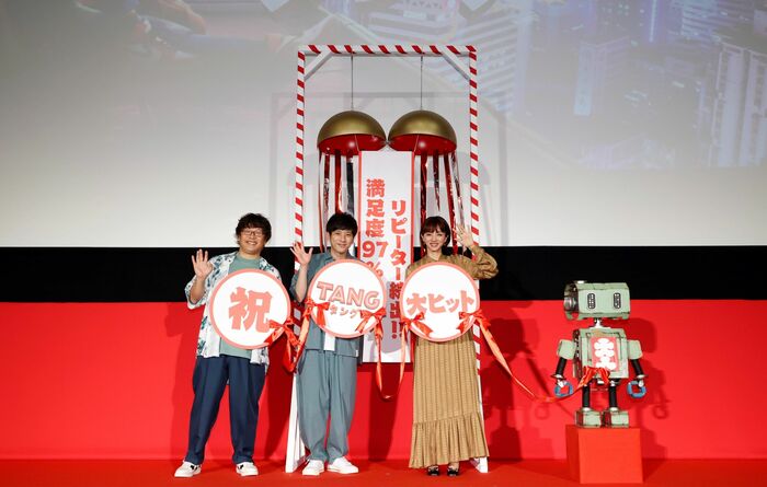 (左から)三木孝浩監督、二宮和也さん、満島ひかりさん