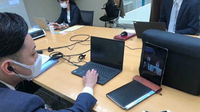 先輩社員は悩みごとをケアする役割も担う(提供:凸版印刷)